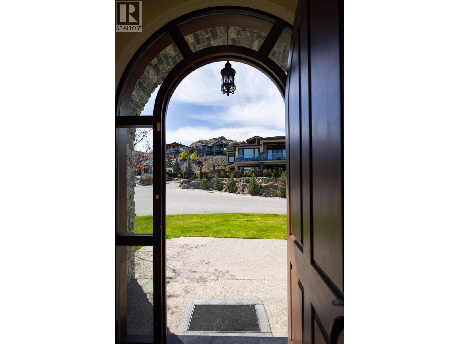 1010 Lamont Court, Kelowna, British Columbia  V1W 5J1 - Photo 3 - 10384640