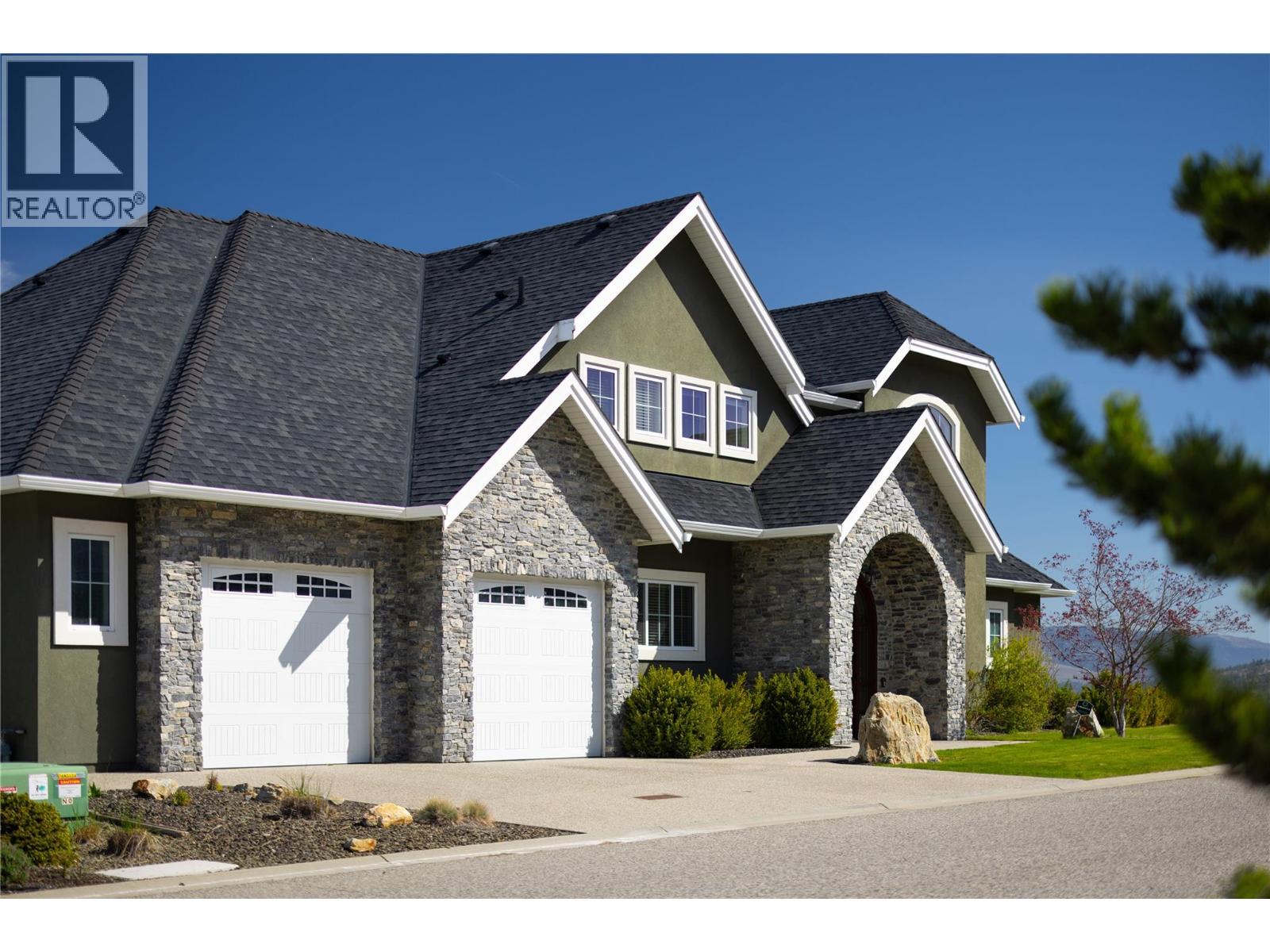 1010 Lamont Court, Kelowna, British Columbia  V1W 5J1 - Photo 2 - 10384640