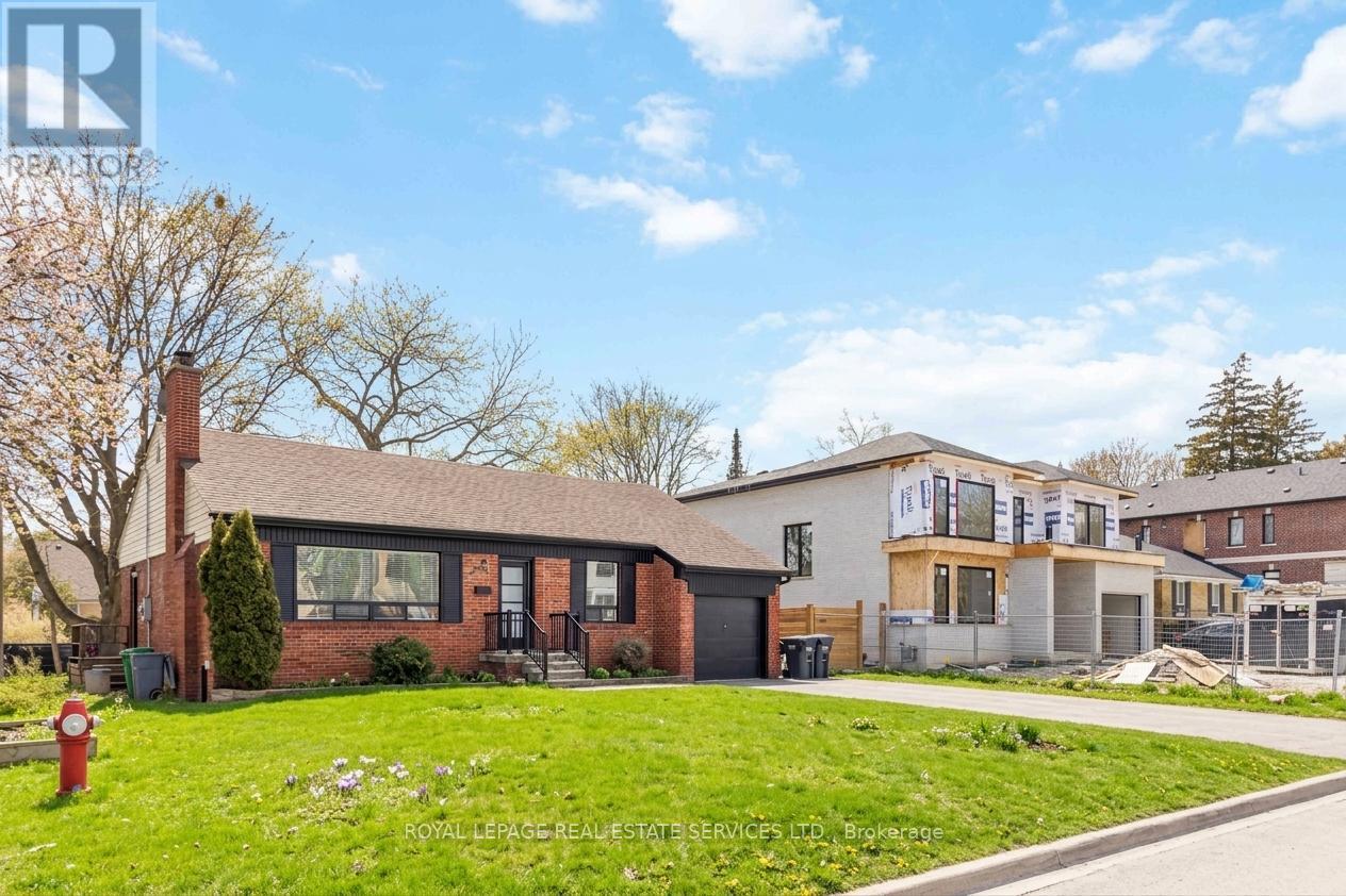 Main - 2046 Redan Drive, Mississauga, Ontario  L4Y 1N8 - Photo 2 - W12876088