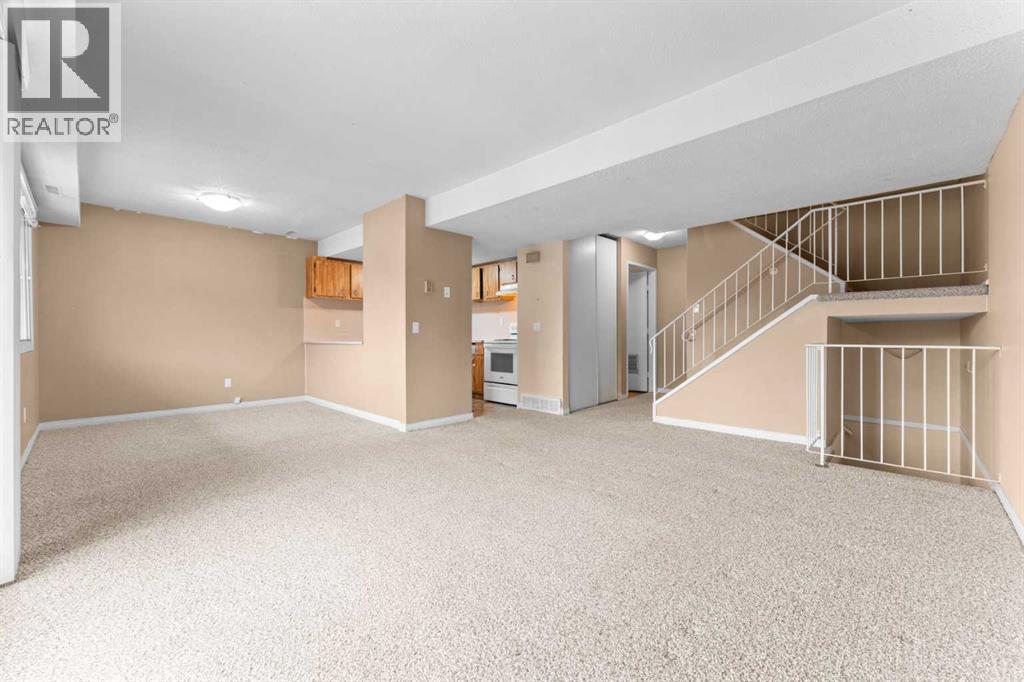 1202, 2200 Woodview Drive Sw, Calgary, Alberta  T2W 3N6 - Photo 3 - A2305307