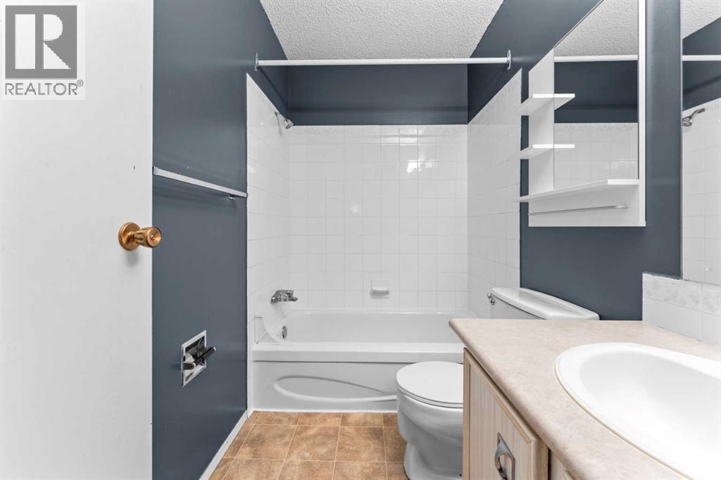 1202, 2200 Woodview Drive Sw, Calgary, Alberta  T2W 3N6 - Photo 7 - A2305307