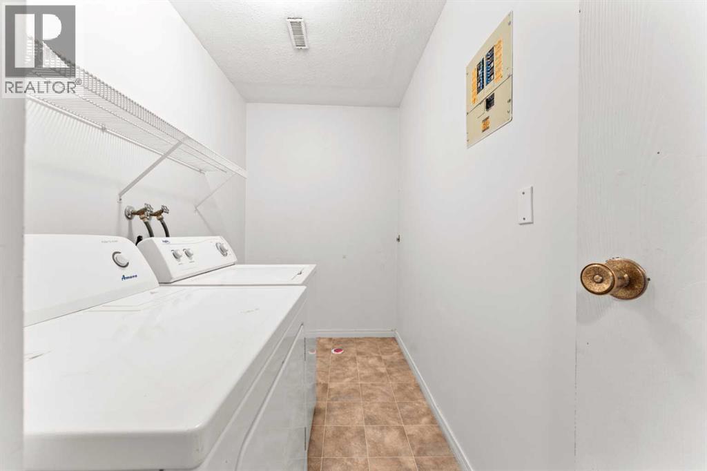 1202, 2200 Woodview Drive Sw, Calgary, Alberta  T2W 3N6 - Photo 8 - A2305307