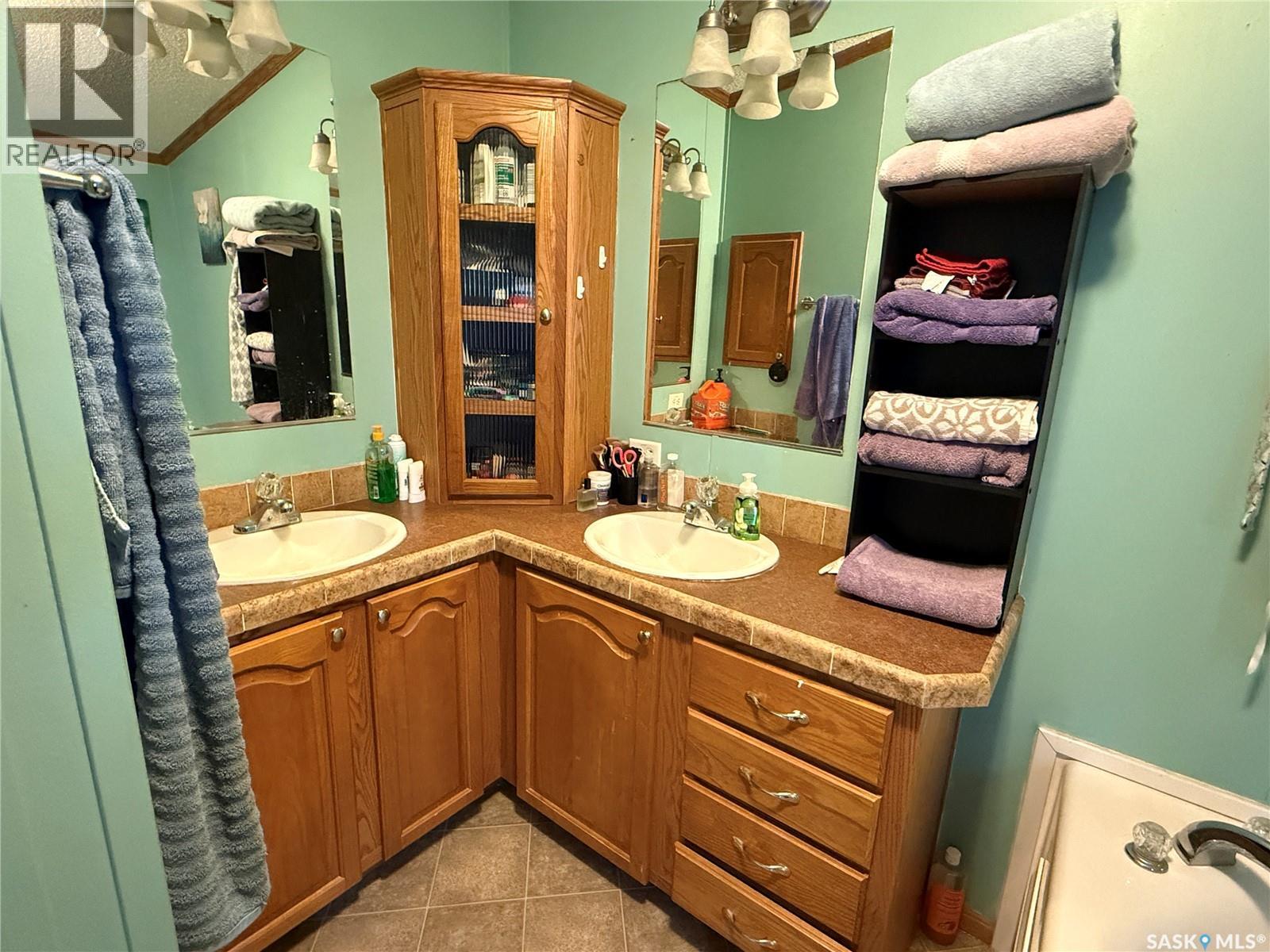 48 106 1st Avenue Sw, Weyburn, Saskatchewan  S4H 2J1 - Photo 17 - SK034058