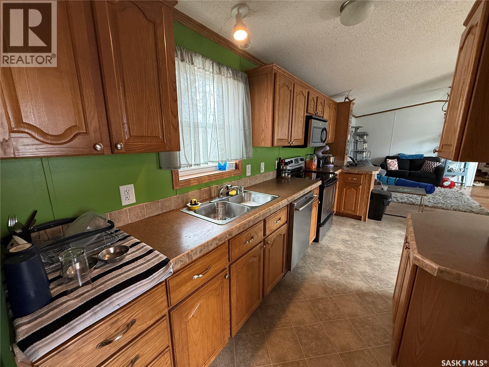 48 106 1st Avenue Sw, Weyburn, Saskatchewan  S4H 2J1 - Photo 6 - SK034058