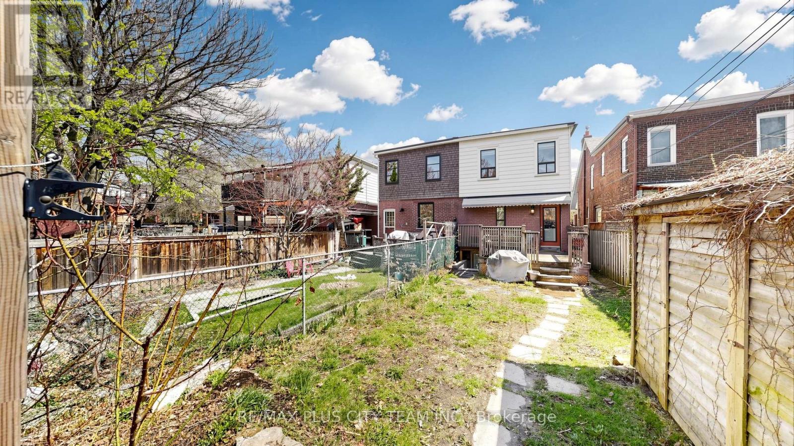 402 Woodbine Avenue, Toronto, Ontario  M4L 3P6 - Photo 29 - E13049100