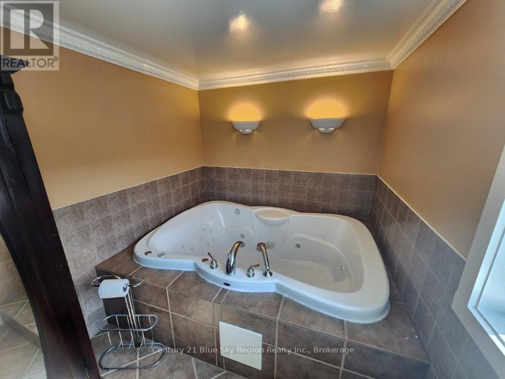 146 Fifth Avenue W, North Bay, Ontario  P1B 3N5 - Photo 18 - X12946438