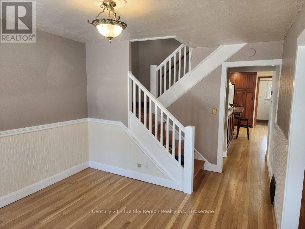 146 Fifth Avenue W, North Bay, Ontario  P1B 3N5 - Photo 3 - X12946438