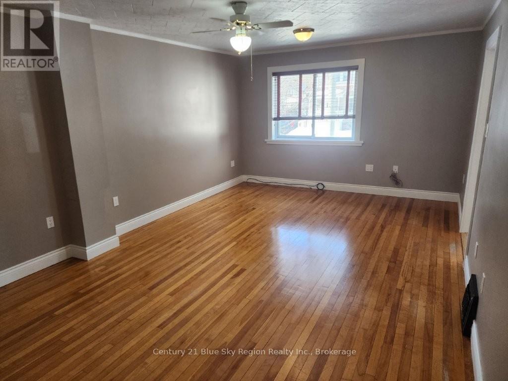 146 Fifth Avenue W, North Bay, Ontario  P1B 3N5 - Photo 4 - X12946438