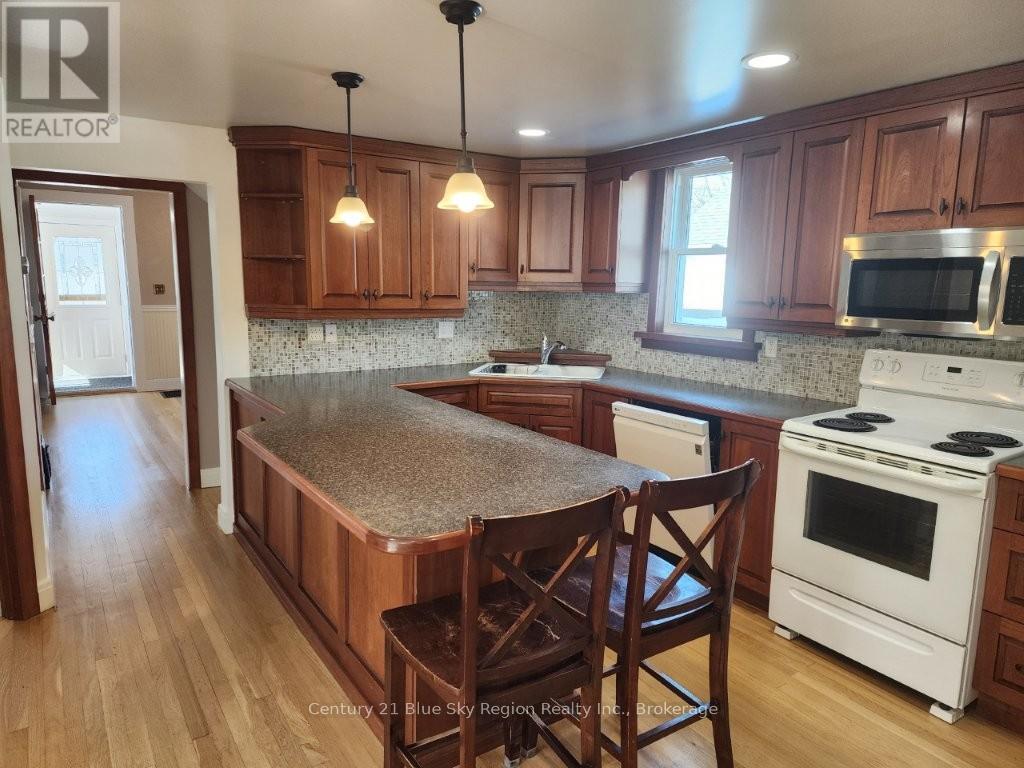 146 Fifth Avenue W, North Bay, Ontario  P1B 3N5 - Photo 8 - X12946438