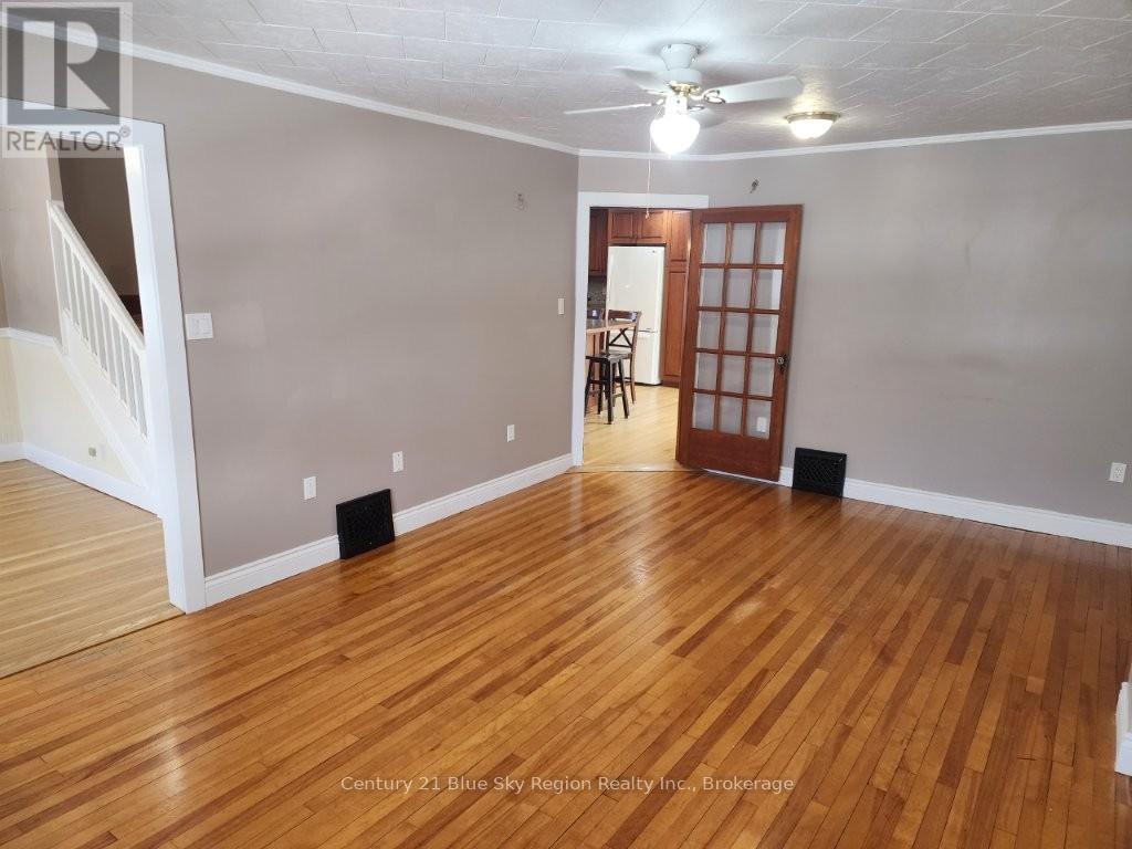 146 Fifth Avenue W, North Bay, Ontario  P1B 3N5 - Photo 9 - X12946438