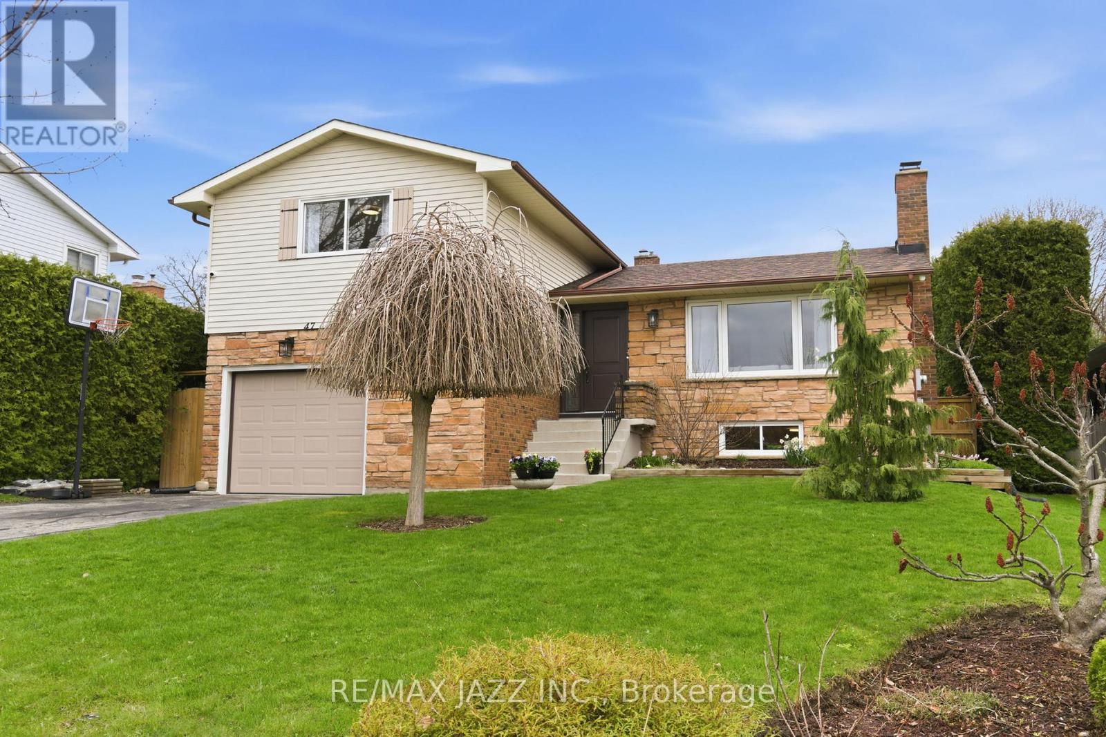 47 Martindale Street, Oshawa, Ontario  L1H 6W7 - Photo 2 - E13048140