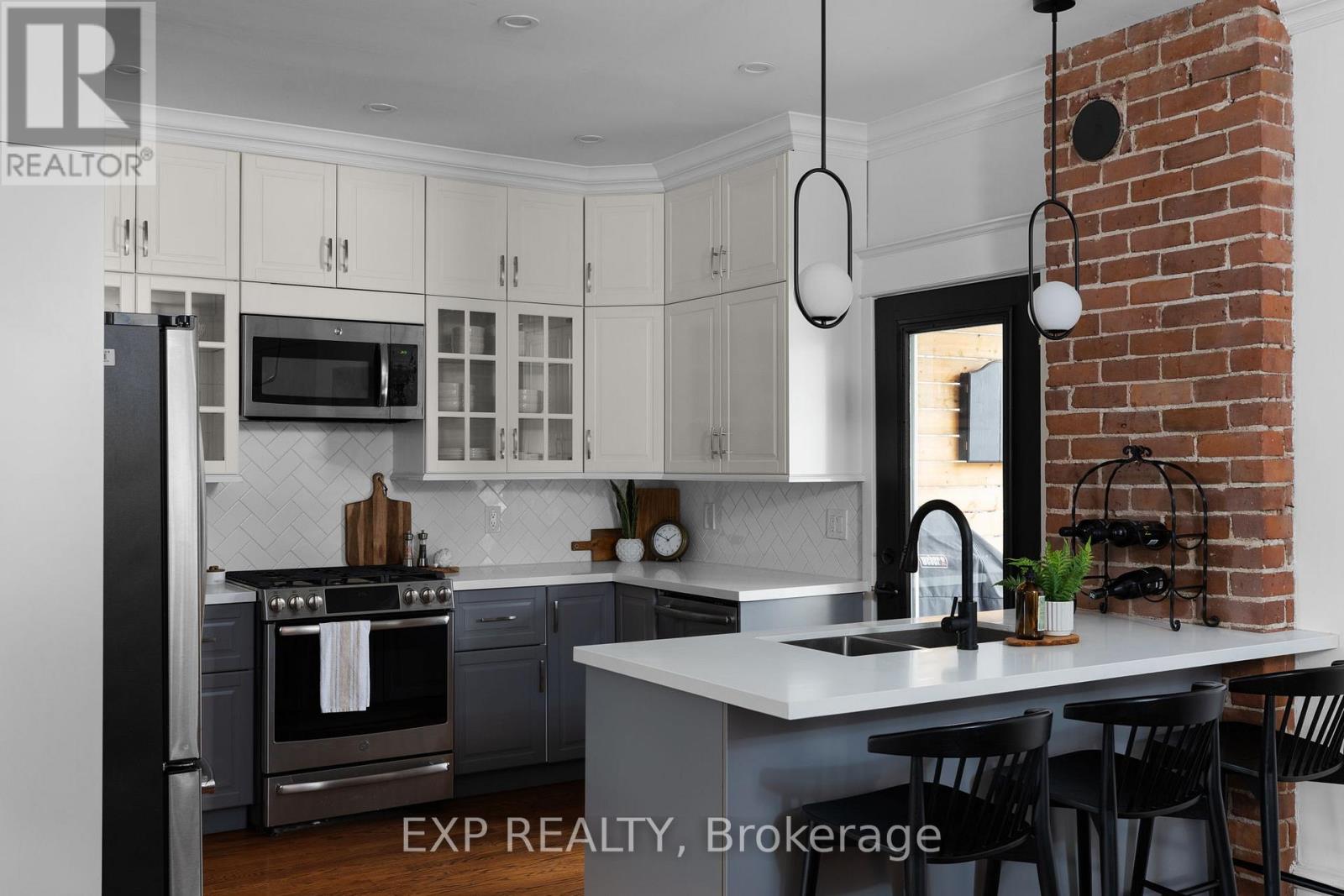 36 Sophia Street W, Barrie (Queen's Park), Ontario  L4N 1J3 - Photo 8 - S13049146