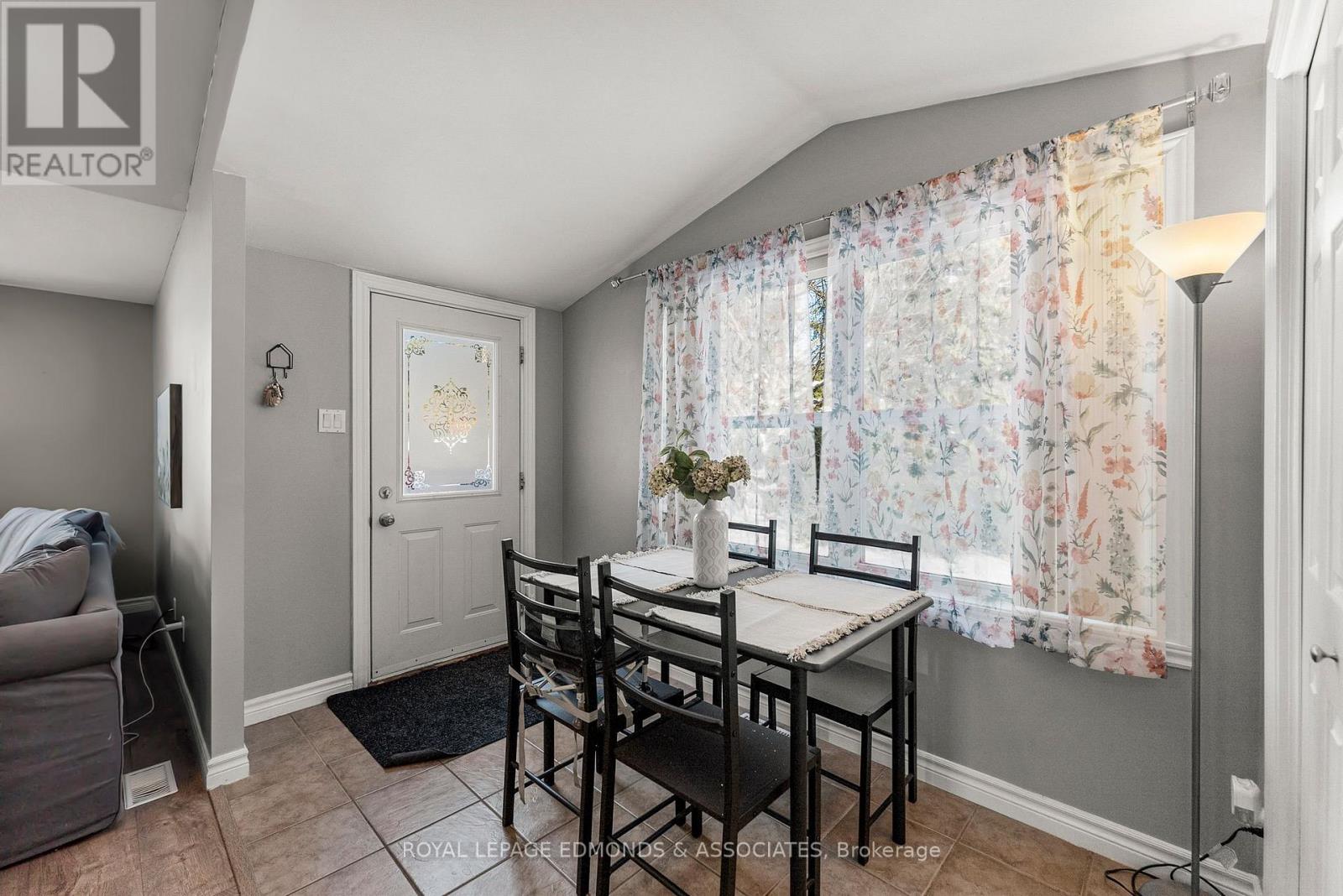 5 Hunter's Run Lane, Laurentian Hills, Ontario  K0J 1J0 - Photo 6 - X12753646