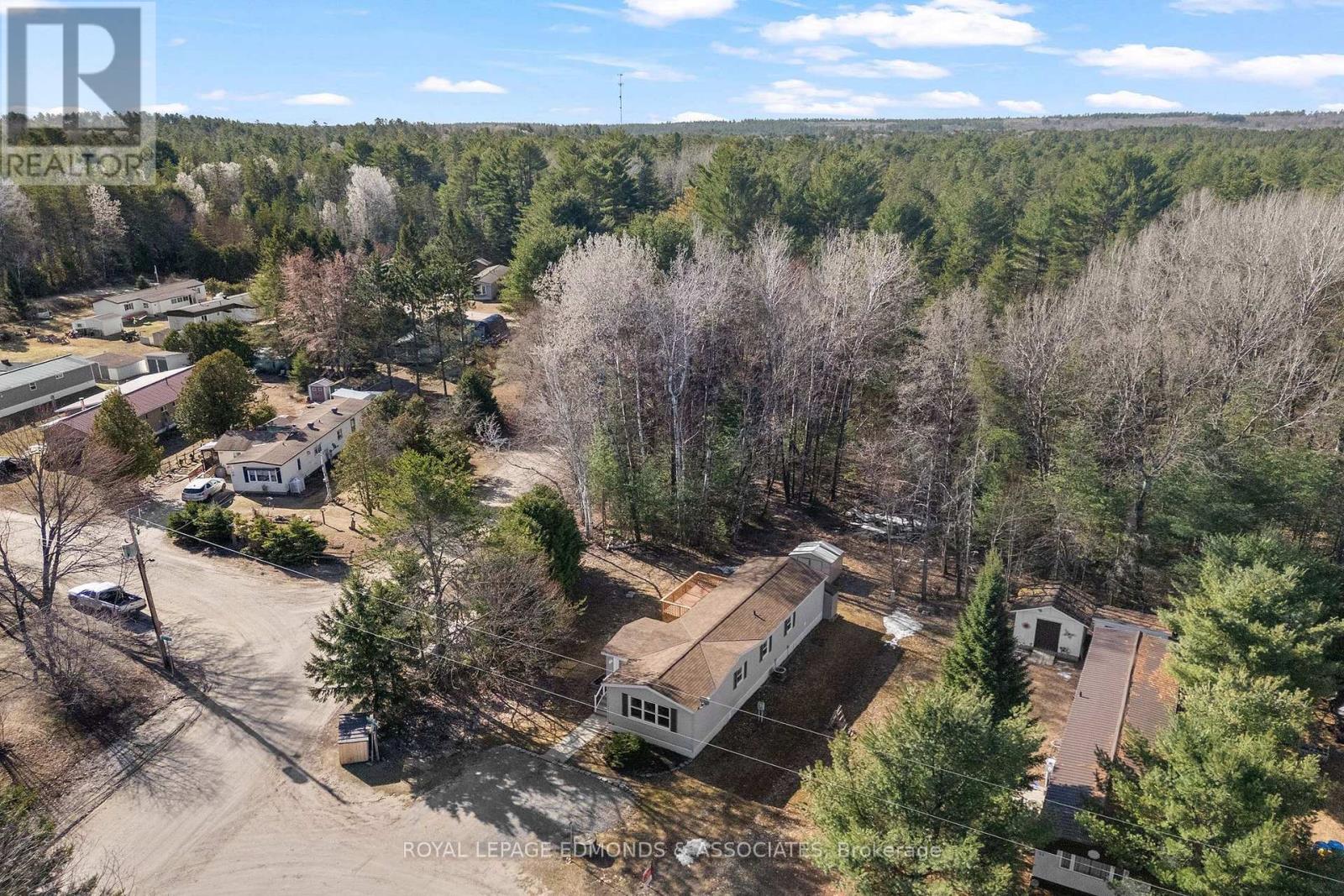 5 Hunter's Run Lane, Laurentian Hills, Ontario  K0J 1J0 - Photo 4 - X12753646