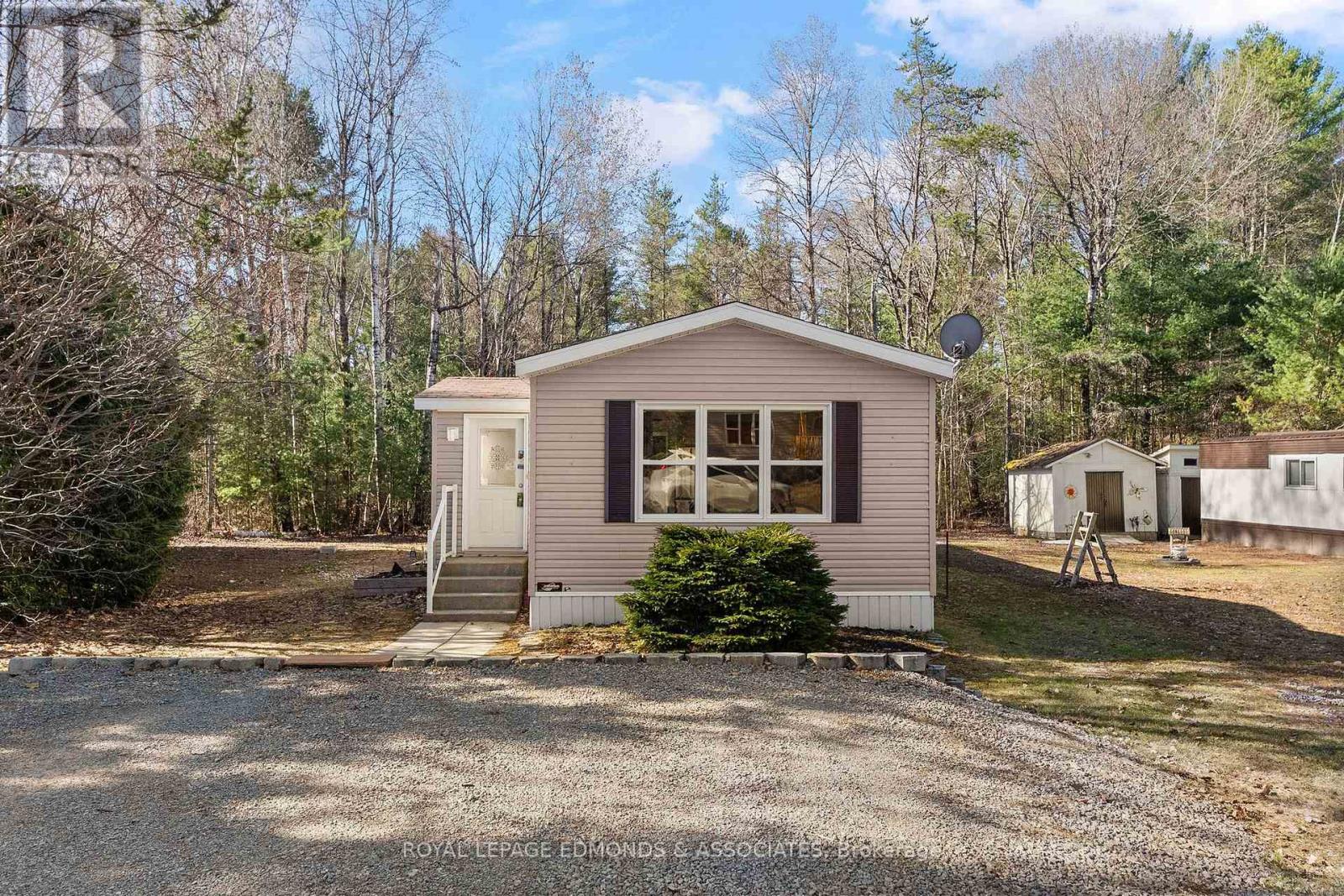 5 Hunter's Run Lane, Laurentian Hills, Ontario  K0J 1J0 - Photo 3 - X12753646