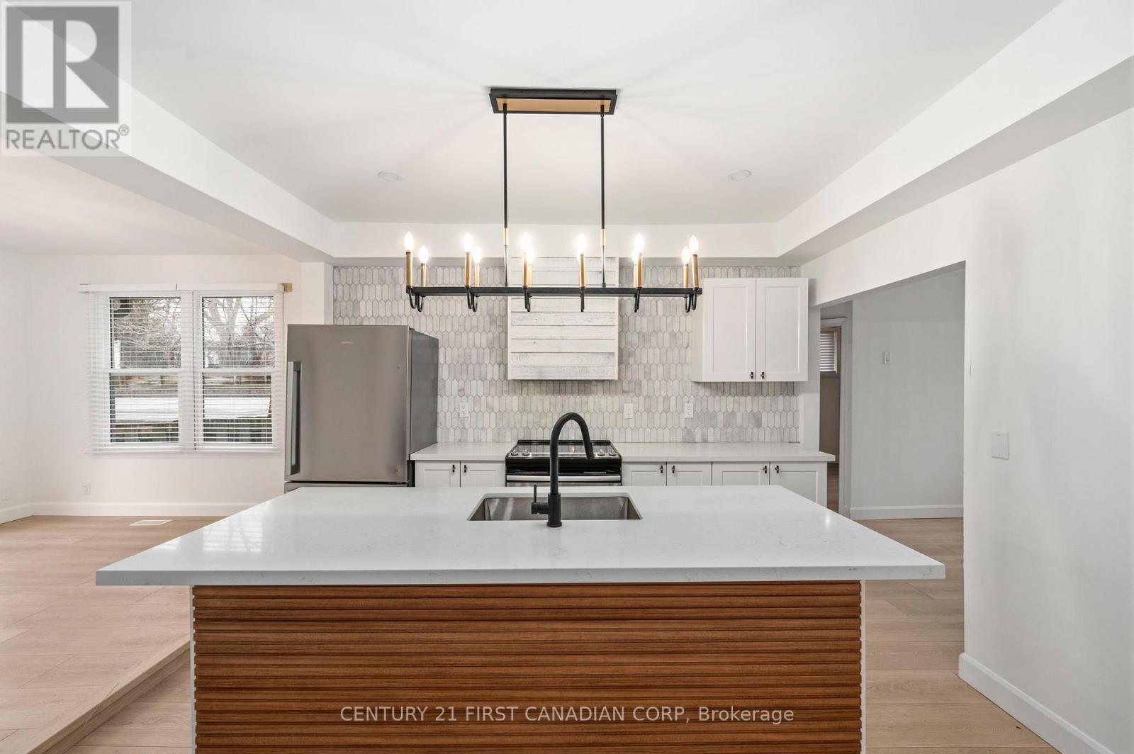 1326 Commissioners Road W, London South, Ontario  N6K 1E1 - Photo 13 - X13022976