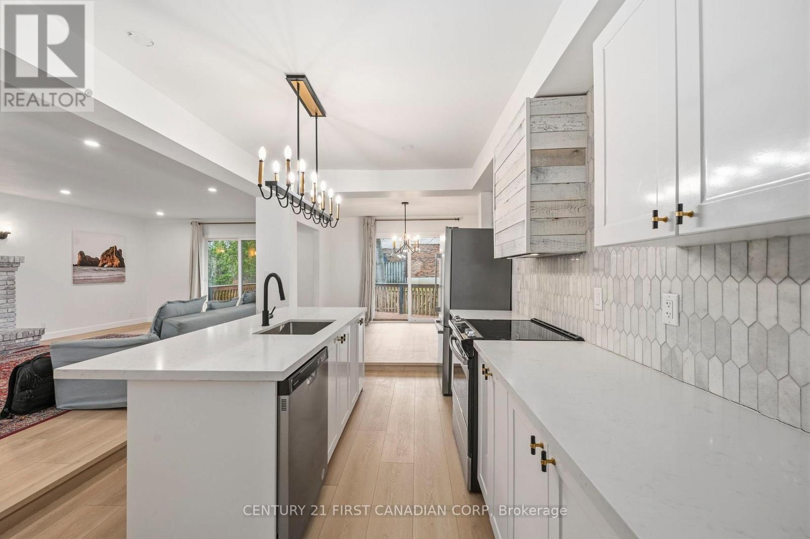 1326 Commissioners Road W, London South, Ontario  N6K 1E1 - Photo 12 - X13022976