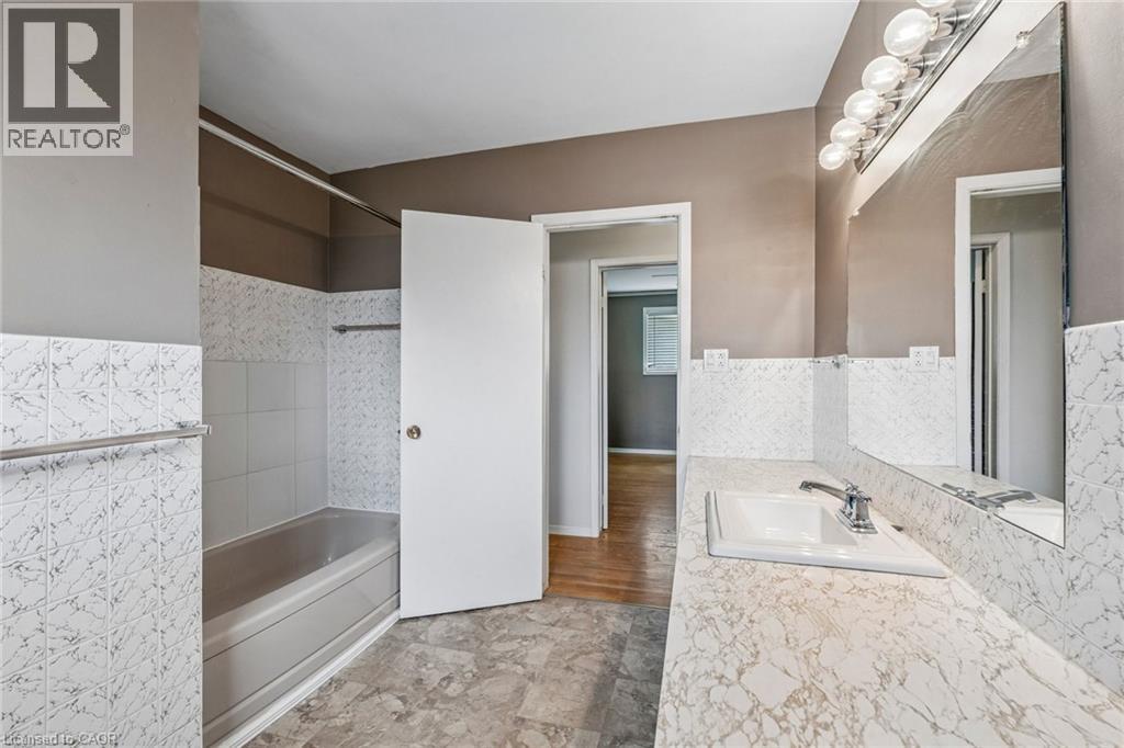 29 Heather Court, Welland, Ontario  L3C 4P8 - Photo 8 - 40816650