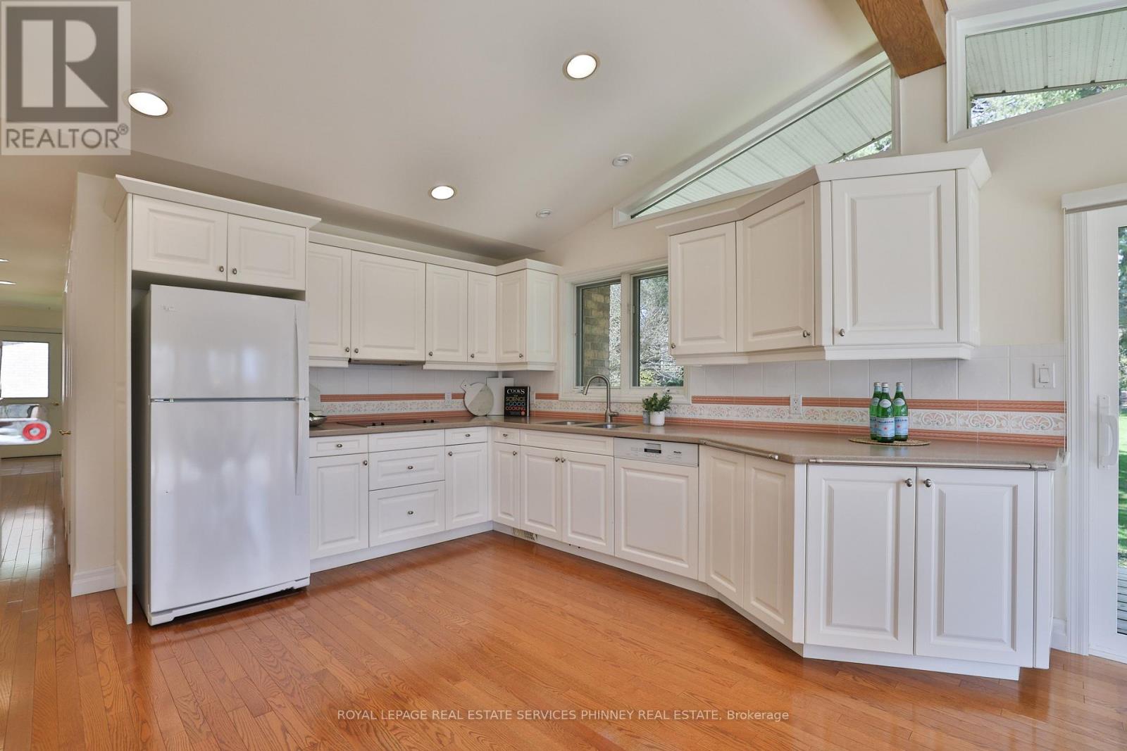 1066 Stockwell Avenue, Mississauga, Ontario  L5H 1B4 - Photo 12 - W13049170