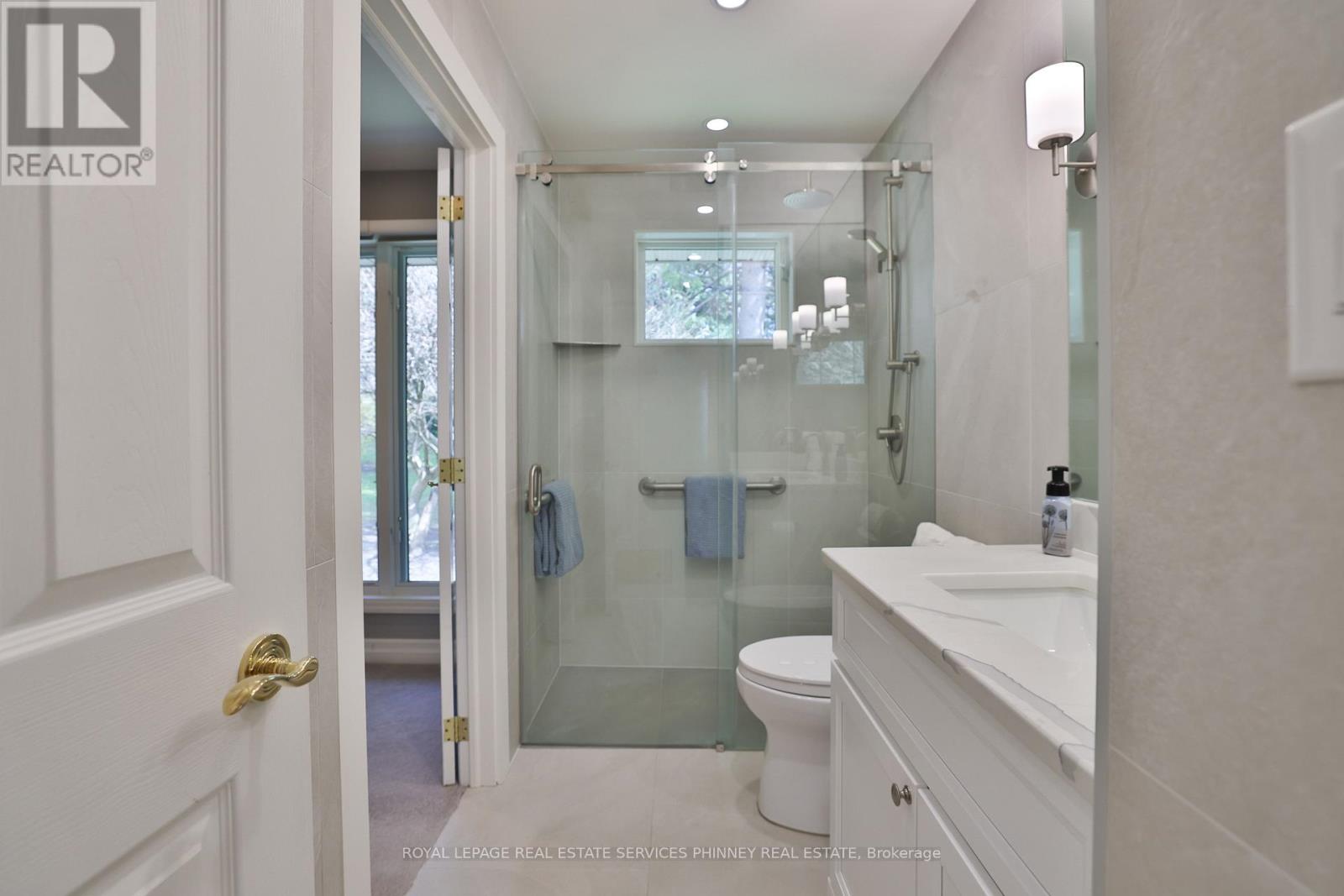 1066 Stockwell Avenue, Mississauga, Ontario  L5H 1B4 - Photo 19 - W13049170