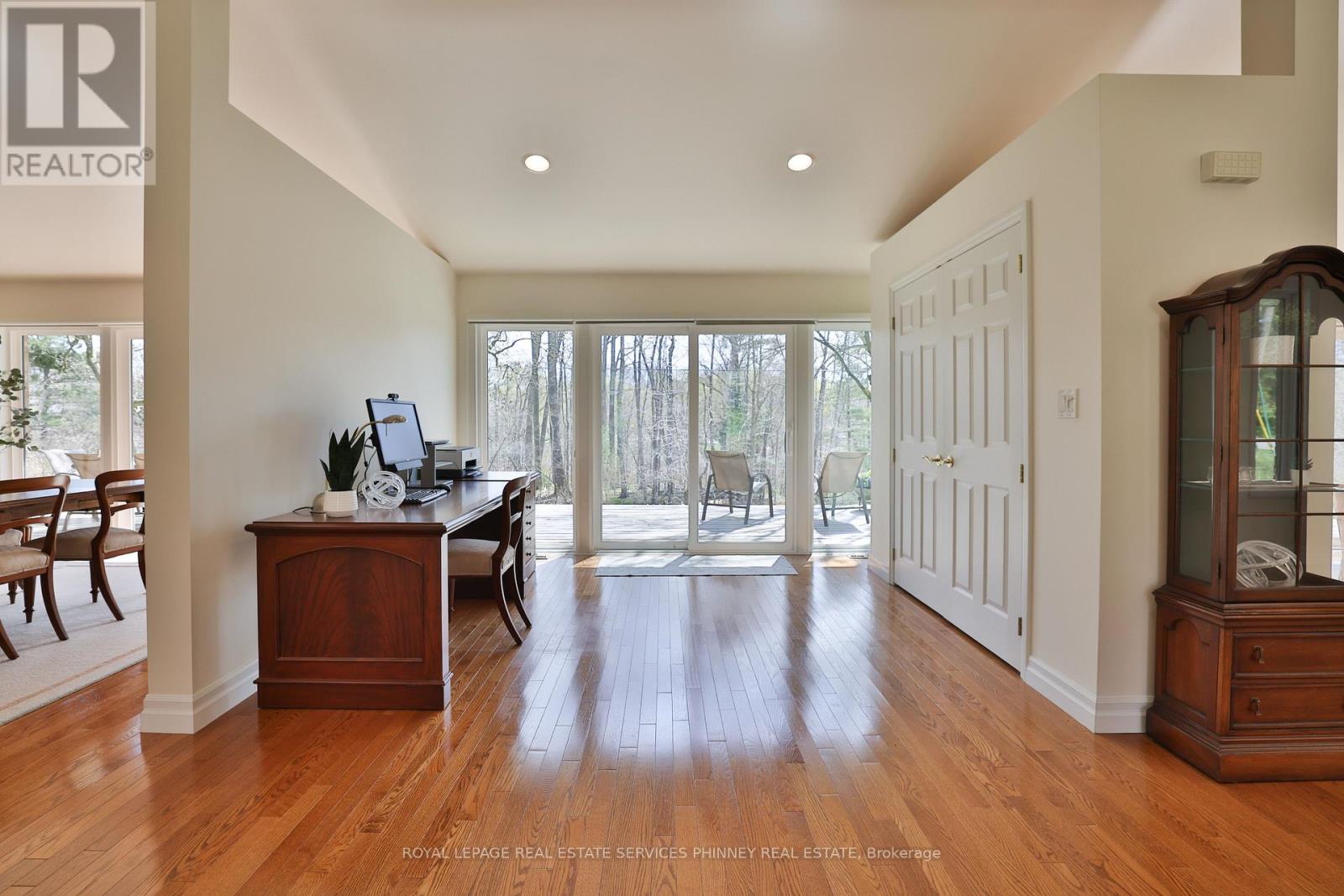 1066 Stockwell Avenue, Mississauga, Ontario  L5H 1B4 - Photo 4 - W13049170