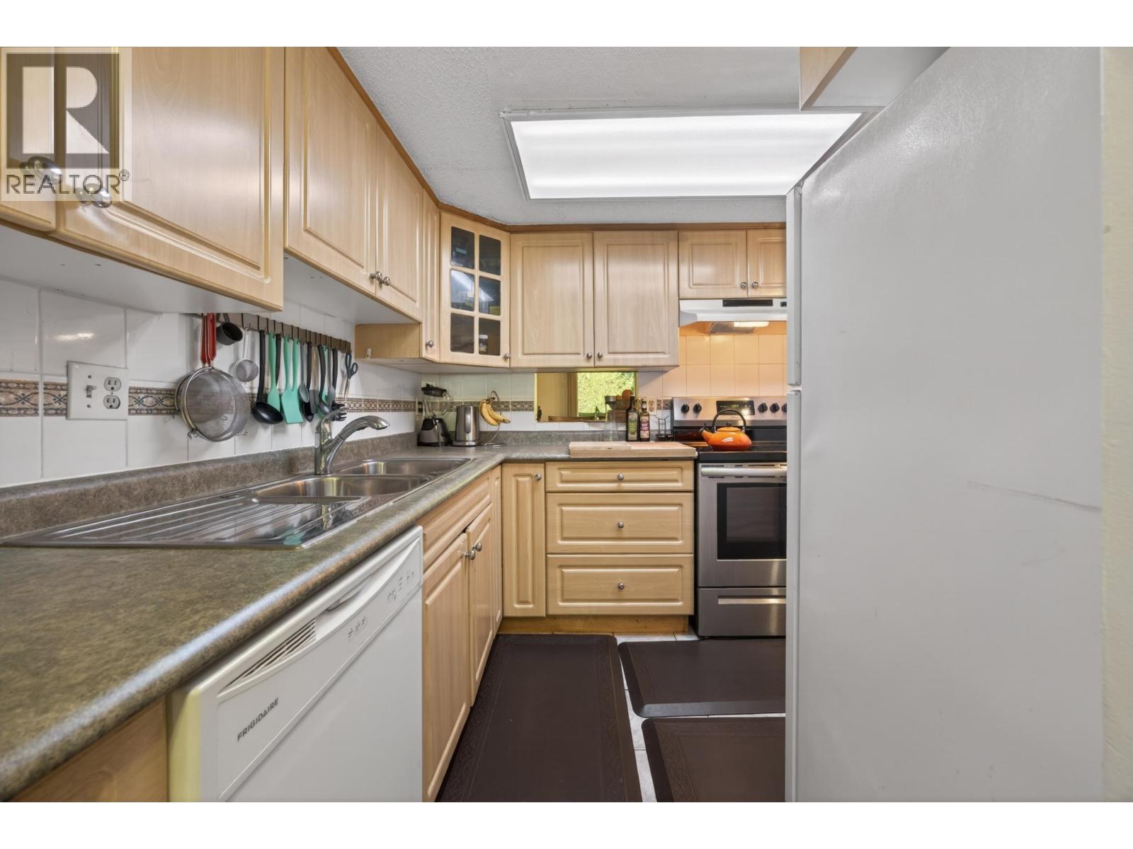 2750 Kingsford Avenue, Burnaby, British Columbia  V5B 4V4 - Photo 14 - R3113977