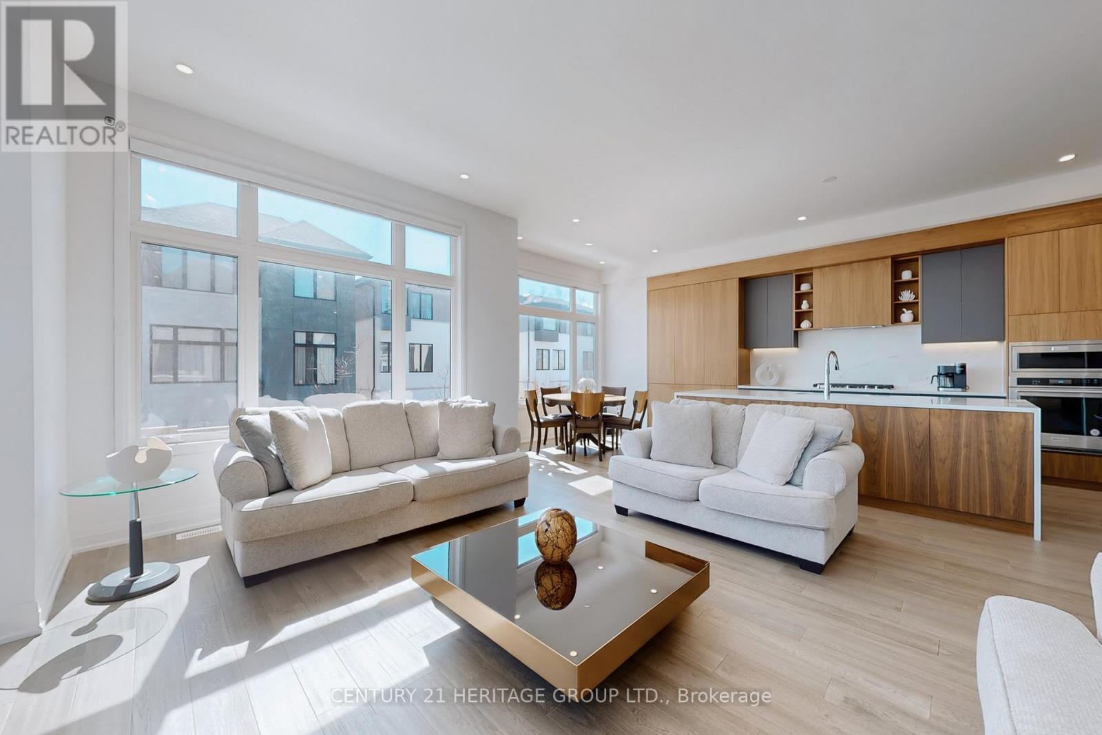 251 Oxford Street, Richmond Hill, Ontario  L4C 7V7 - Photo 12 - N12875444