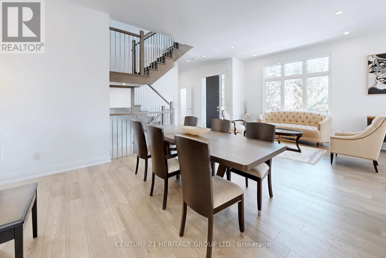 251 Oxford Street, Richmond Hill, Ontario  L4C 7V7 - Photo 7 - N12875444