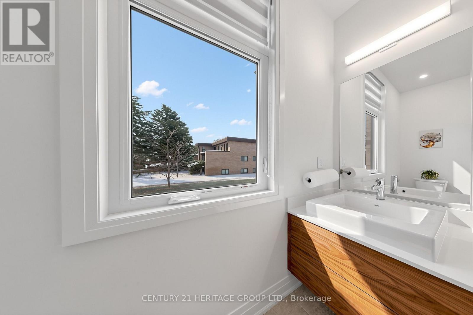 251 Oxford Street, Richmond Hill, Ontario  L4C 7V7 - Photo 19 - N12875444