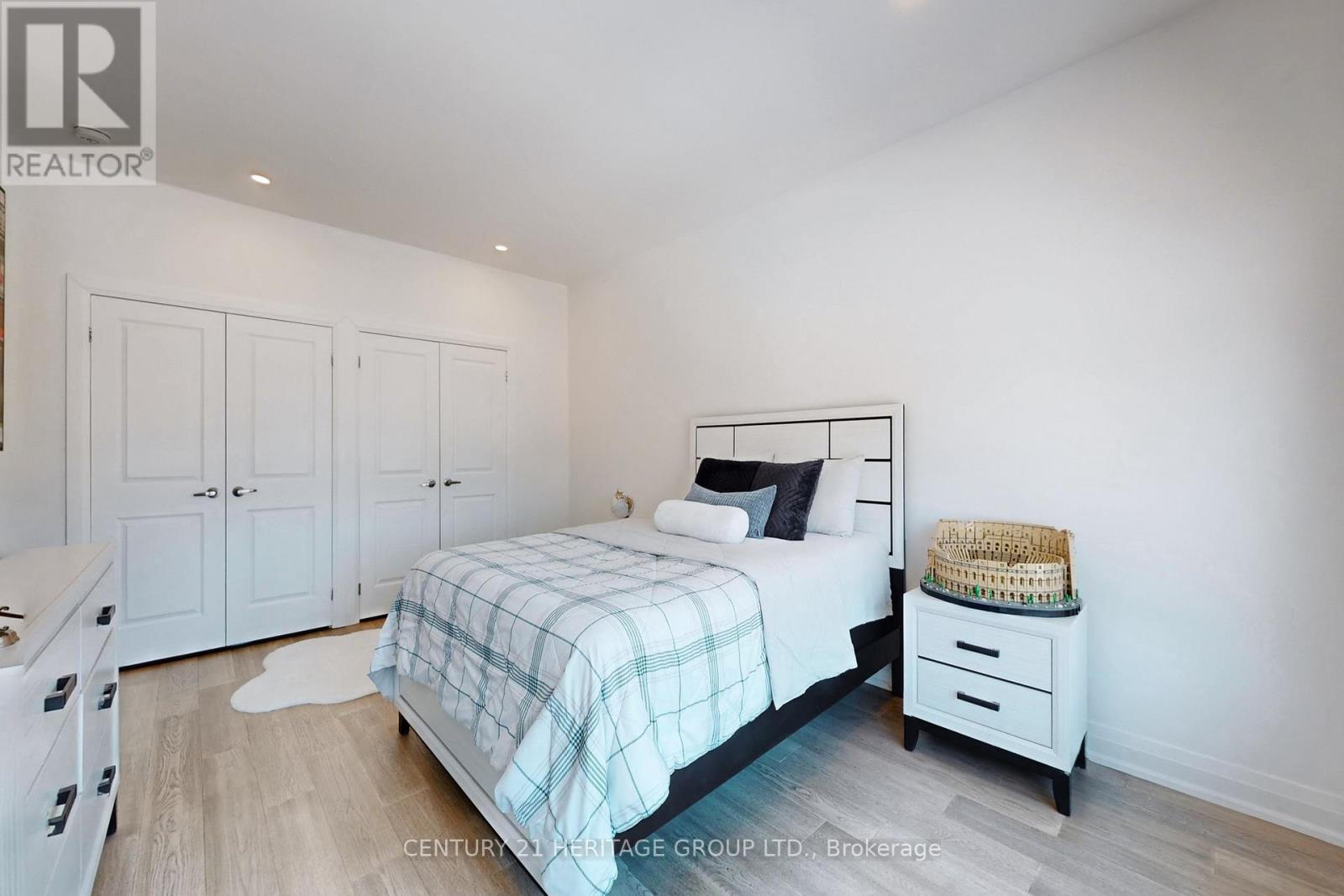 251 Oxford Street, Richmond Hill, Ontario  L4C 7V7 - Photo 35 - N12875444