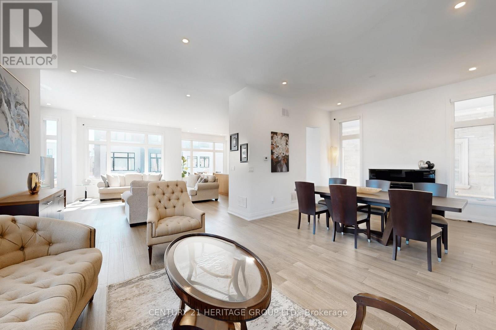 251 Oxford Street, Richmond Hill, Ontario  L4C 7V7 - Photo 9 - N12875444