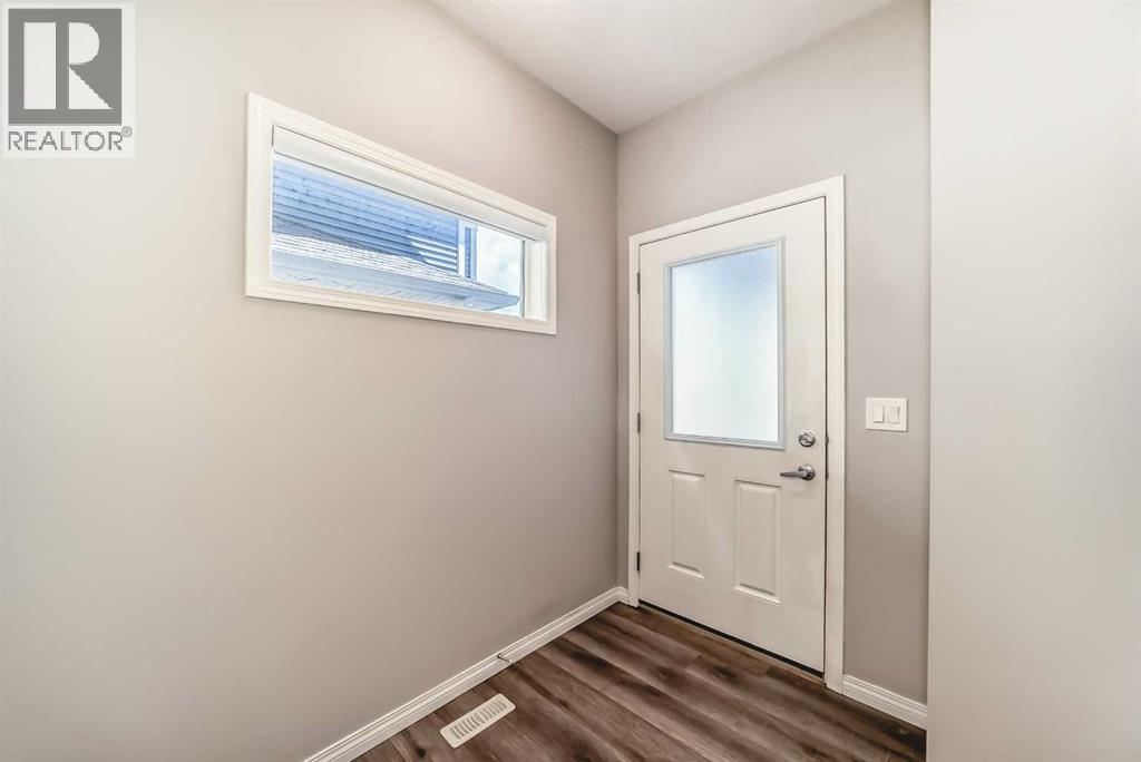 35 Lucas Terrace NW, Calgary, Alberta  T3P 1P9 - Photo 3 - A2301516