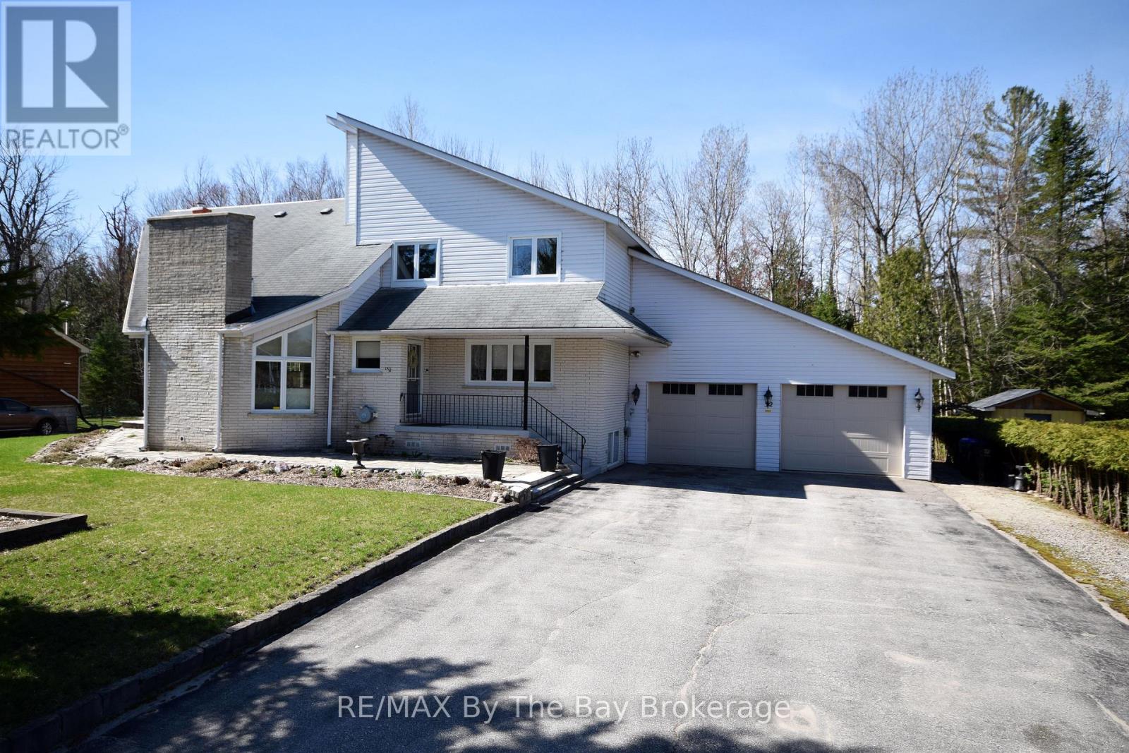 32 Bridlewood Crescent, Wasaga Beach, Ontario  L9Z 1B4 - Photo 4 - S12949526