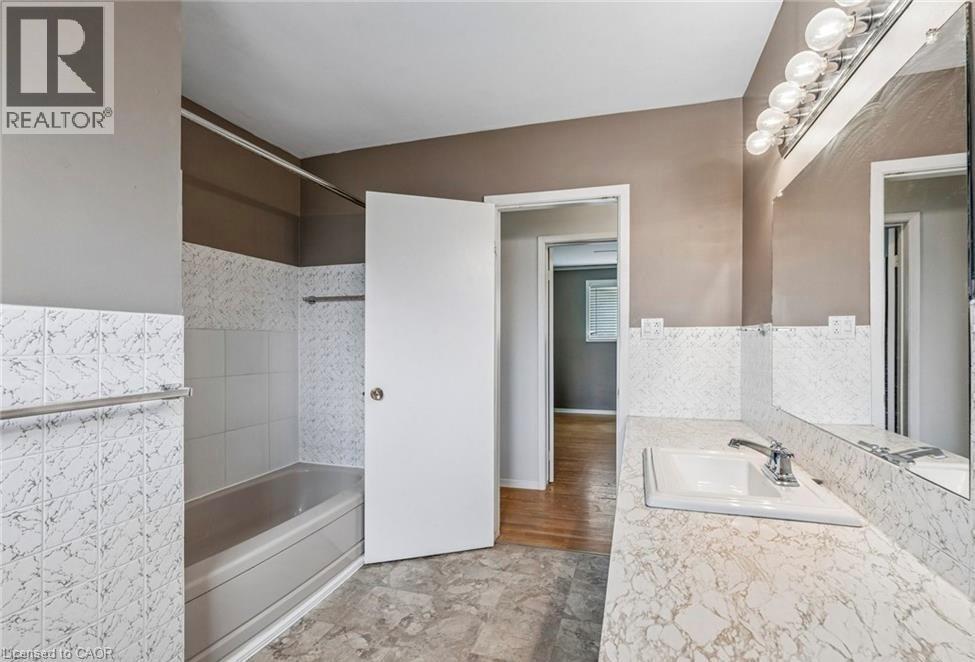 29 Heather Court, Welland, Ontario  L3C 4P8 - Photo 8 - 40824639