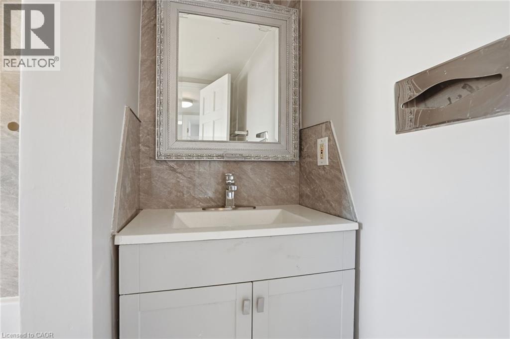 687 Upper James Street, Hamilton, Ontario  L9C 2Z4 - Photo 22 - 40824610