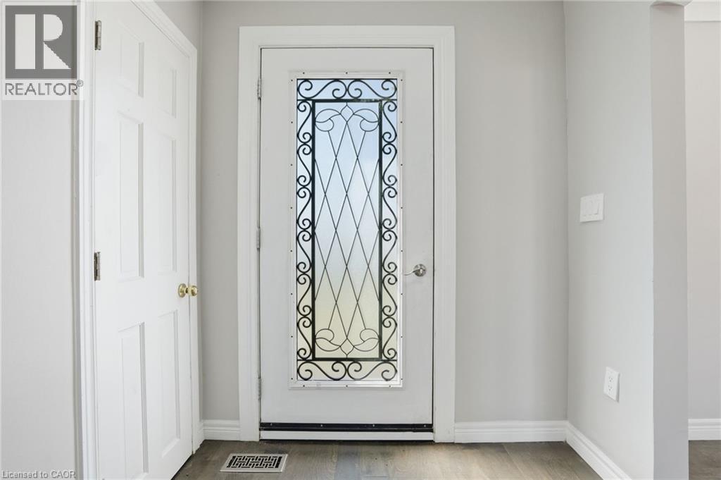 687 Upper James Street, Hamilton, Ontario  L9C 2Z4 - Photo 4 - 40824610