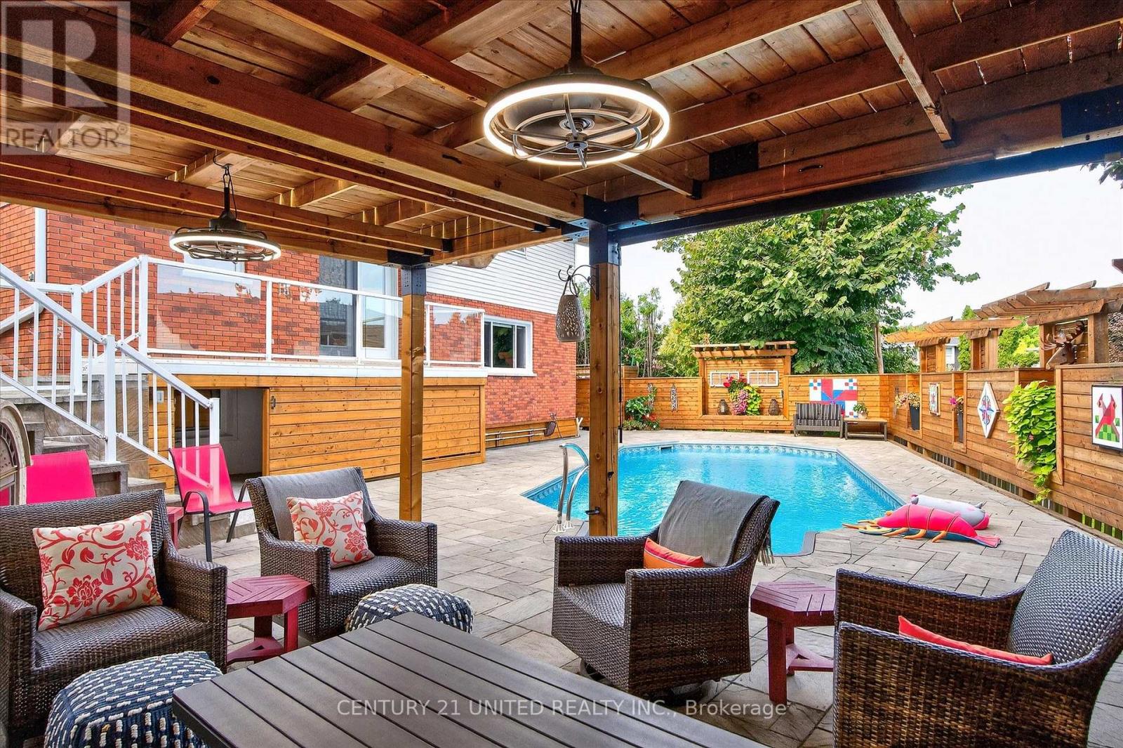 114 Oakwood Crescent, Peterborough, Ontario  K9J 1N3 - Photo 2 - X13049238