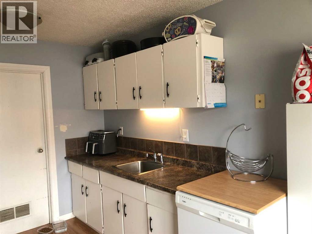 101 #41 Mill Street, Hinton, Alberta  T7V 1T2 - Photo 3 - A2303642