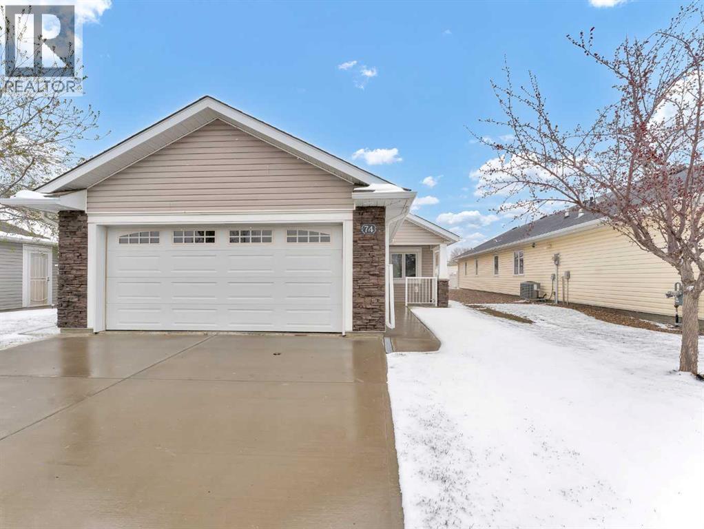 74 Chartwell Place Se, Medicine Hat, Alberta  T1B 0E4 - Photo 1 - A2305576
