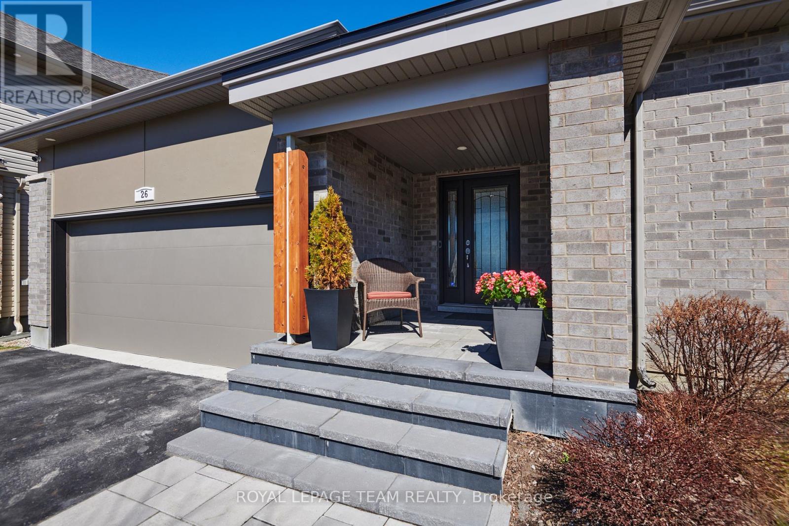 26 Salamander Way, Ottawa, Ontario  K1X 0E9 - Photo 2 - X13049204