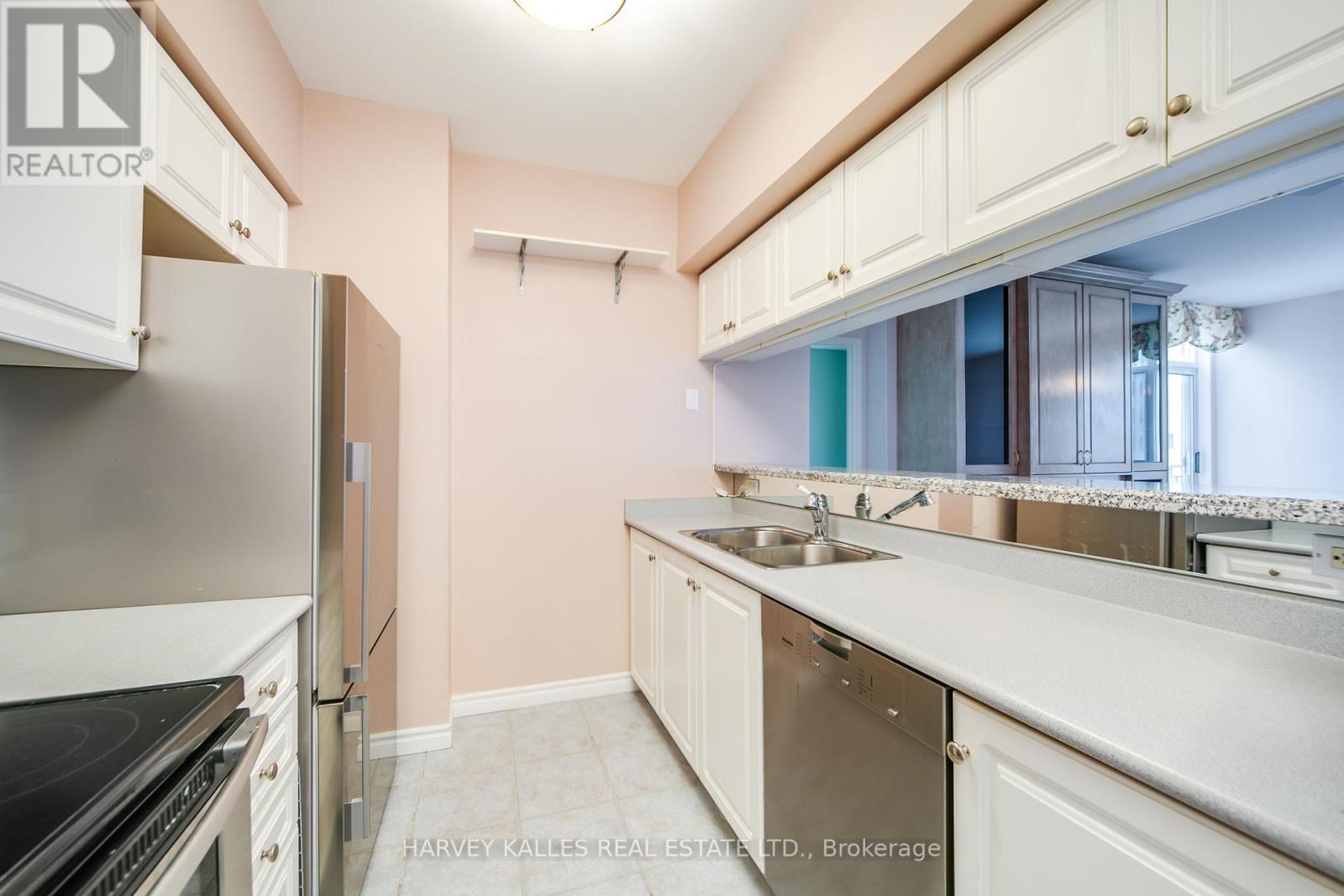 903 - 1 Deer Park Crescent, Toronto, Ontario  M4V 3C4 - Photo 15 - C13048940