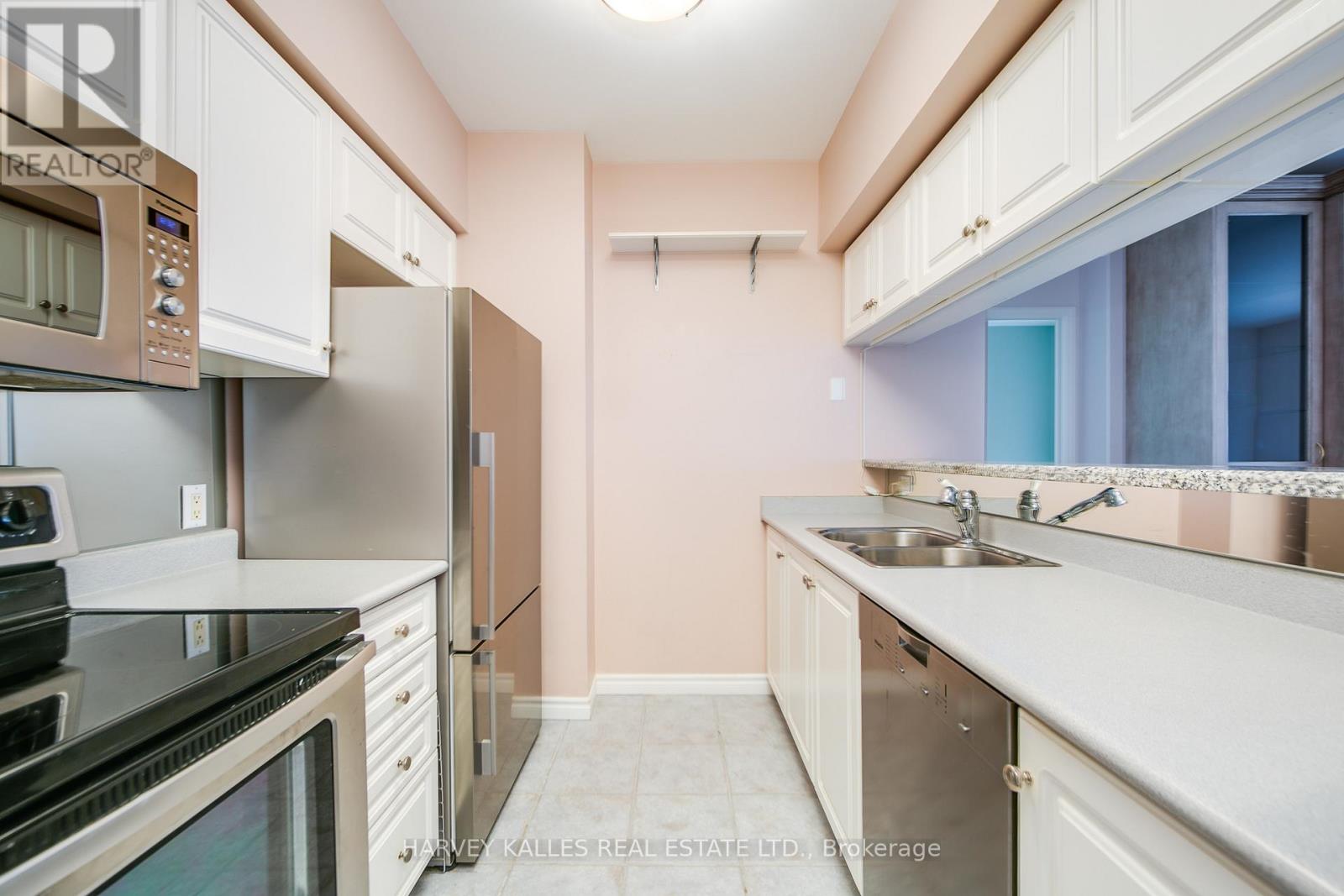 903 - 1 Deer Park Crescent, Toronto, Ontario  M4V 3C4 - Photo 16 - C13048940