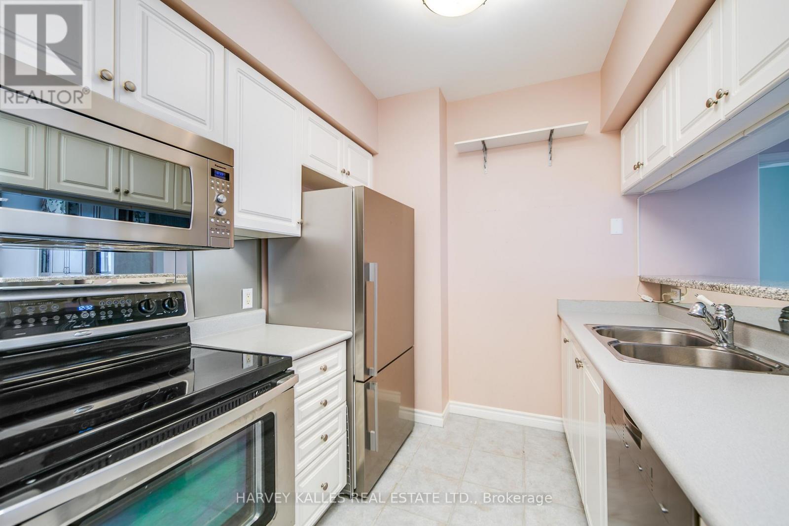 903 - 1 Deer Park Crescent, Toronto, Ontario  M4V 3C4 - Photo 17 - C13048940