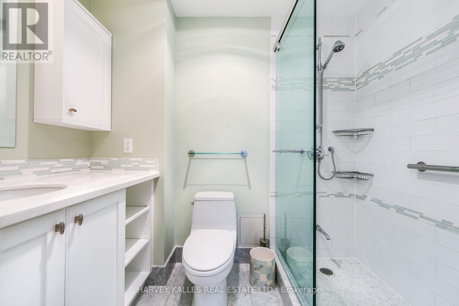 903 - 1 Deer Park Crescent, Toronto, Ontario  M4V 3C4 - Photo 24 - C13048940