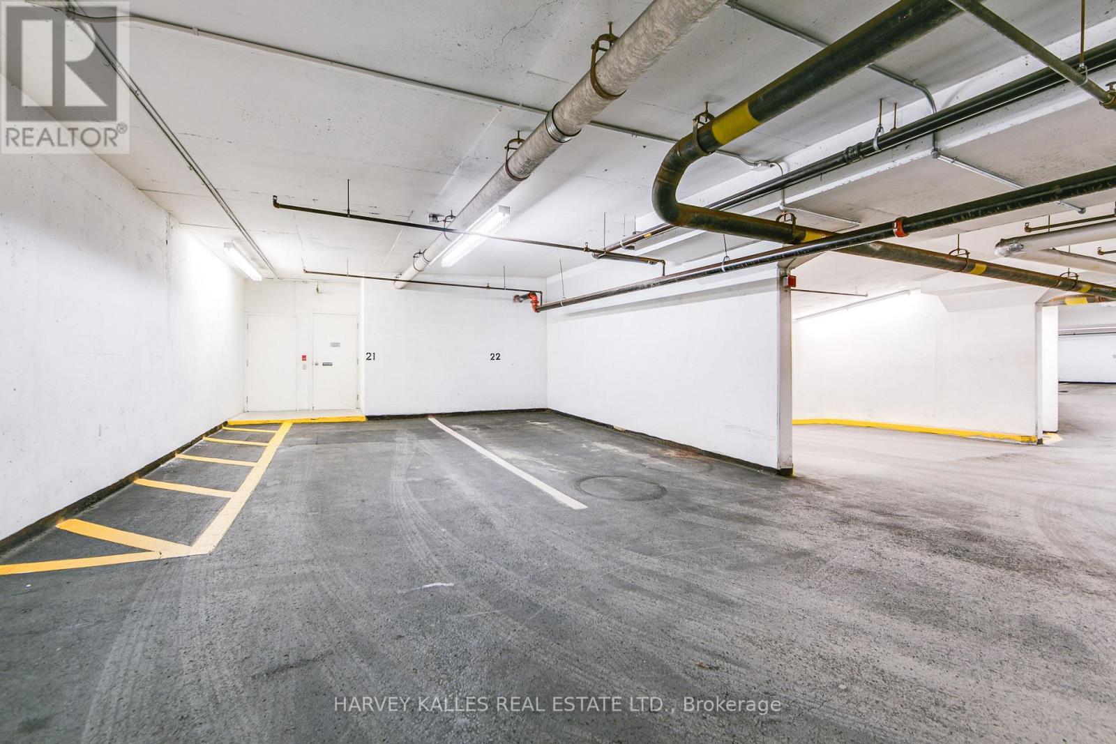 903 - 1 Deer Park Crescent, Toronto, Ontario  M4V 3C4 - Photo 34 - C13048940