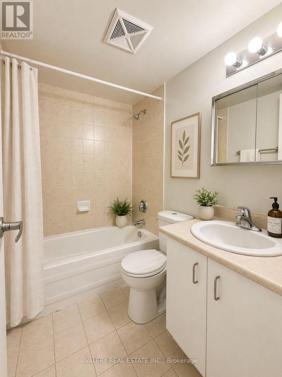 206 - 75 Eastdale Avenue, Toronto, Ontario  M4C 5N3 - Photo 6 - E13047404