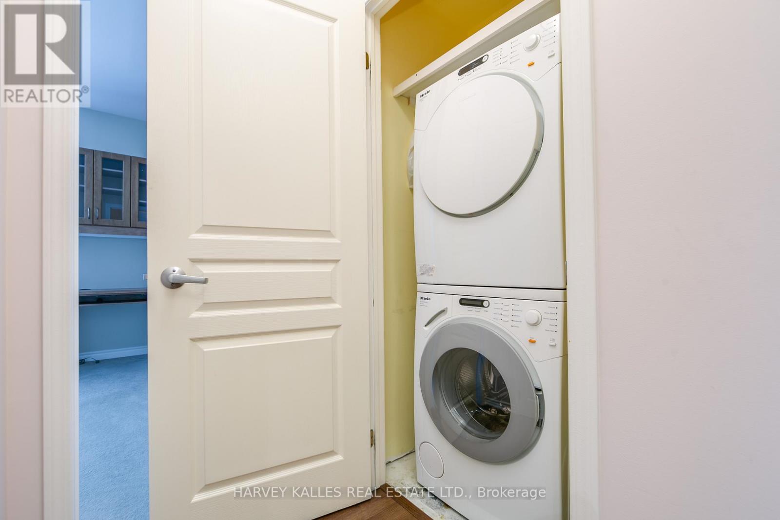 903 - 1 Deer Park Crescent, Toronto, Ontario  M4V 3C4 - Photo 32 - C13048940