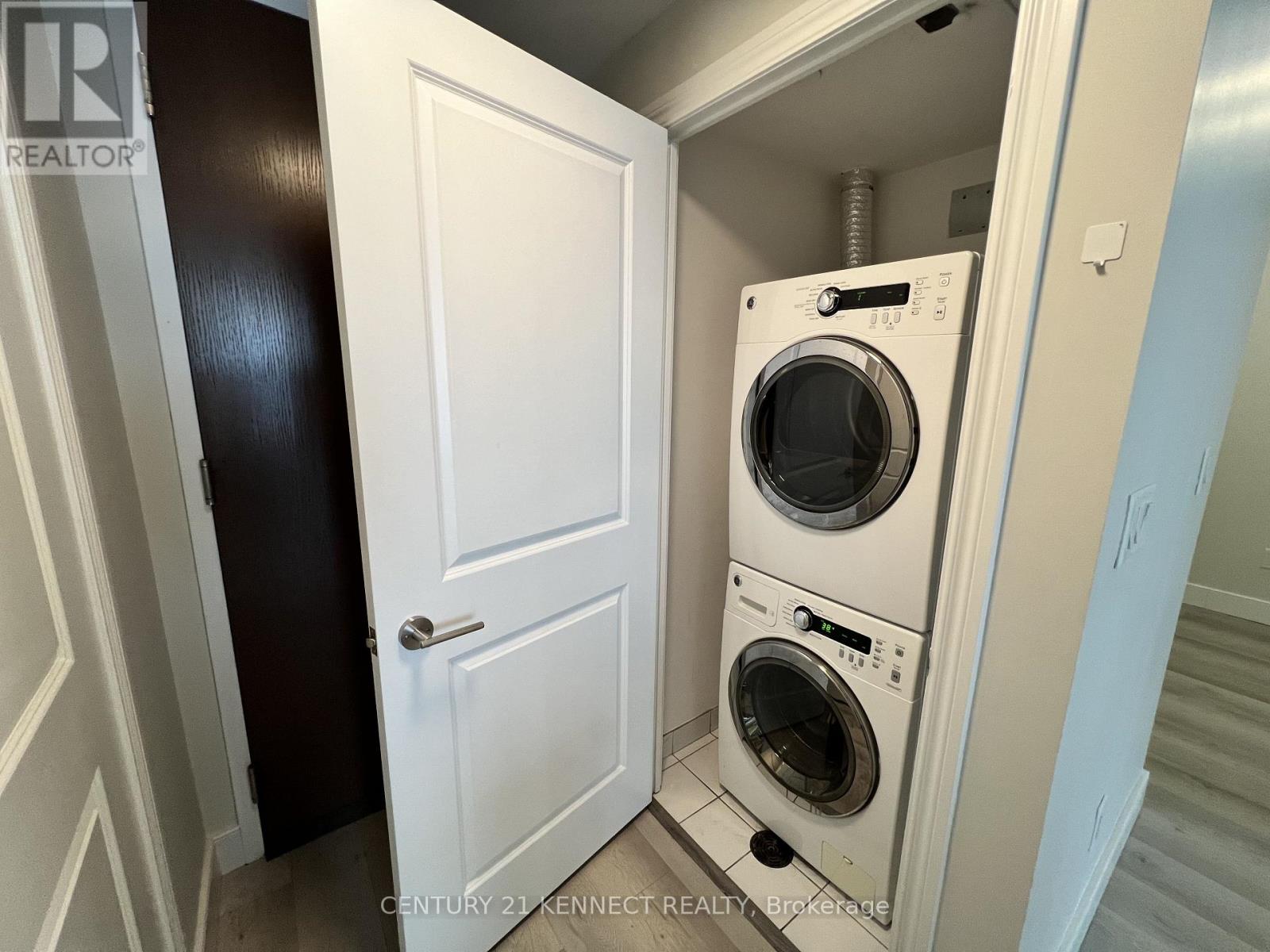 4213 - 386 Yonge Street, Toronto, Ontario  M5B 0A5 - Photo 35 - C13046072