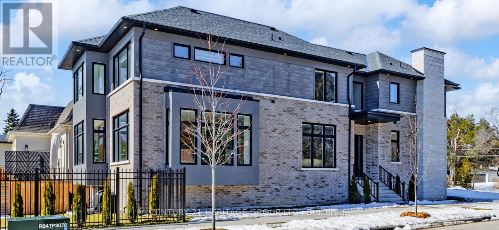 251 Oxford Street, Richmond Hill, Ontario  L4C 7V7 - Photo 2 - N12875444