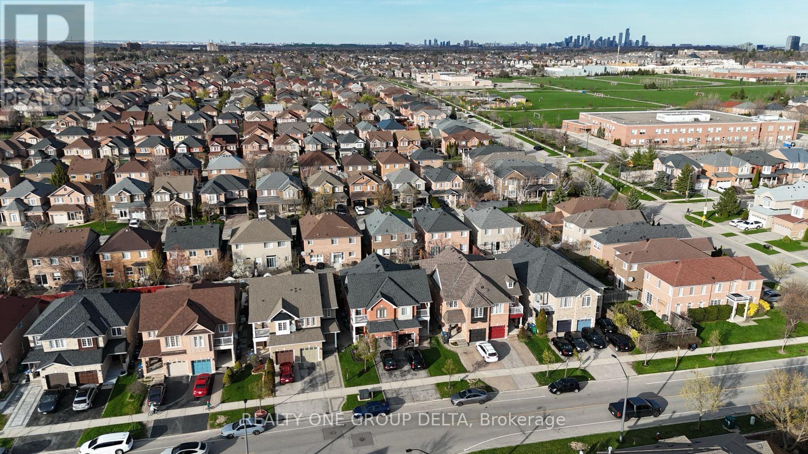 5897 Churchill Meadows Boulevard, Mississauga, Ontario  L5M 6Y1 - Photo 2 - W13031544